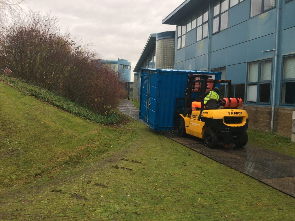 5000kg fork truck n container